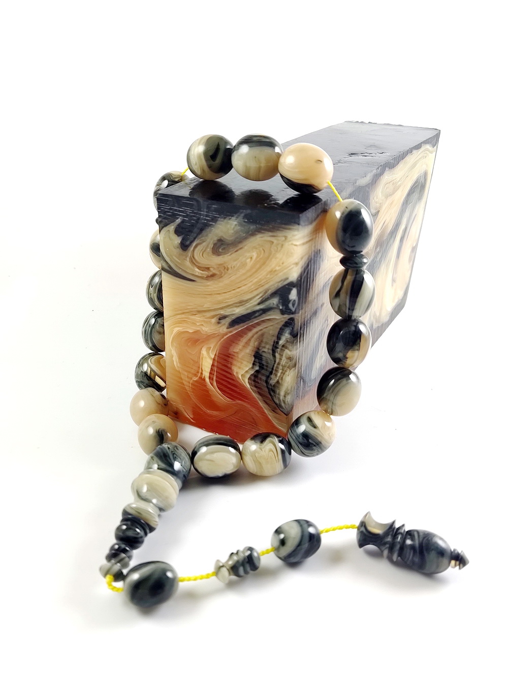 Tualetdagi semiz ayollar pornosi Uxlab yotgan ayolning ogziga smet